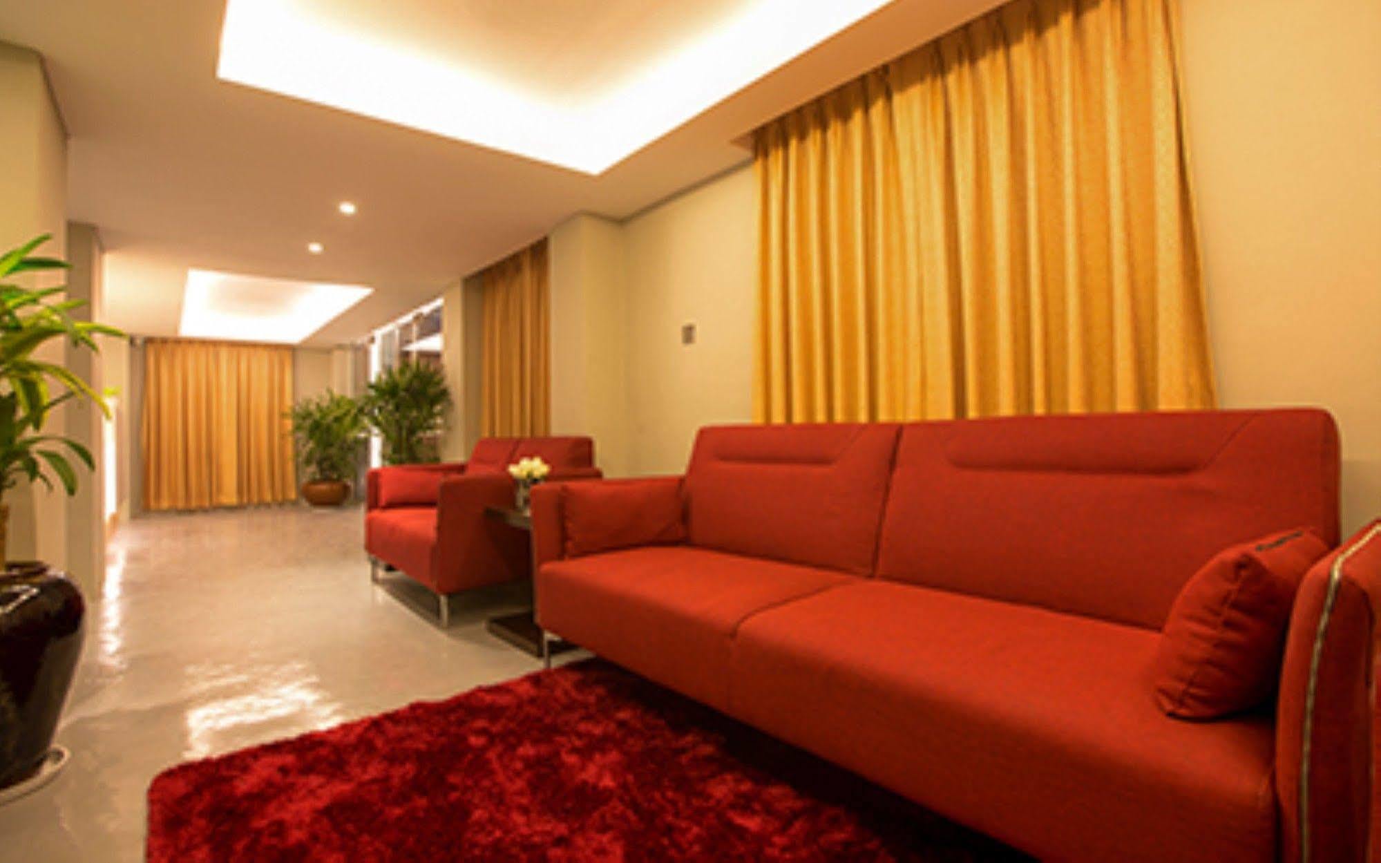 Shwe Pyi San Yar Hotel Yangon Ngoại thất bức ảnh